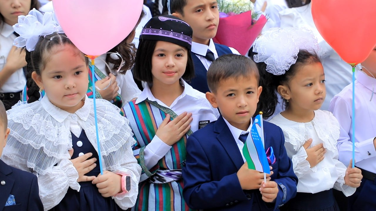 ВО ВСЕХ ШКОЛАХ СТРАНЫ ПРОВЕДЕН ДЕНЬ ЗНАНИЙ.