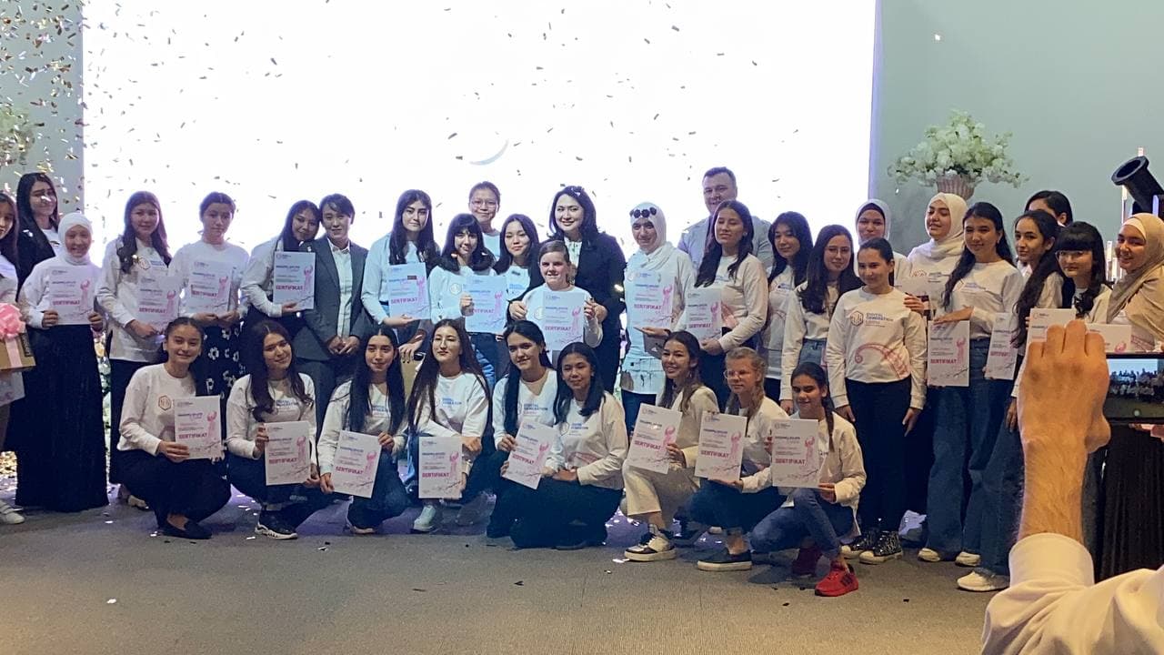 FIVE ORPHANS OF MERCY HOUSE NO. 22 RECEIVED CERTIFICATES OF COMPLETION OF IT COURSES