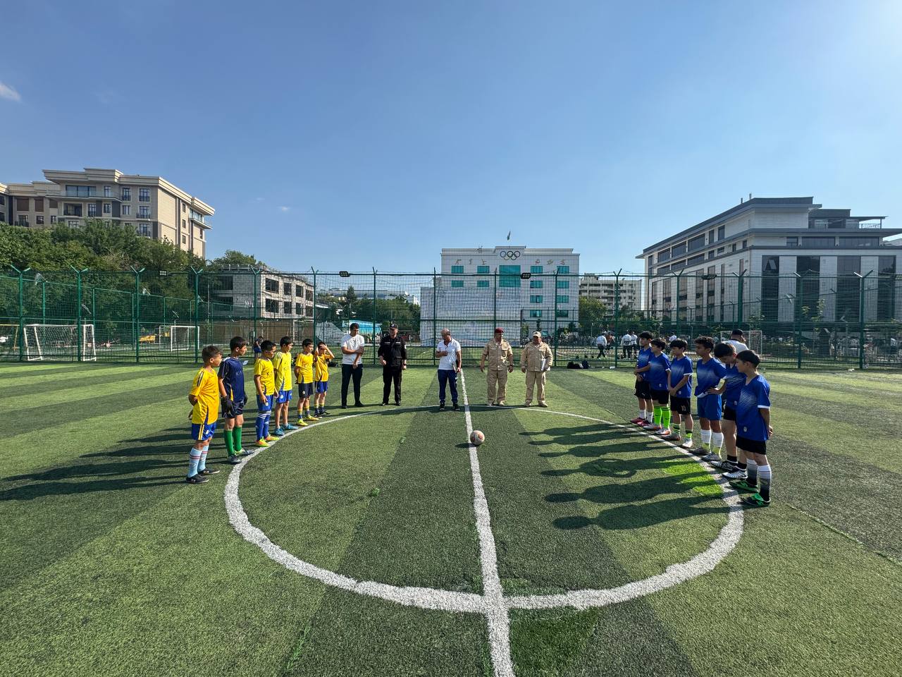 1-iyun — Xalqaro bolalarni himoya qilish kuni munosabati bilan o‘tkazilgan futbol musobaqasida Milliy gvardiya Toshkent shahri bo‘yicha boshqarmasi harbiy xizmatchilarining farzandlari faol ishtirok etmoqda