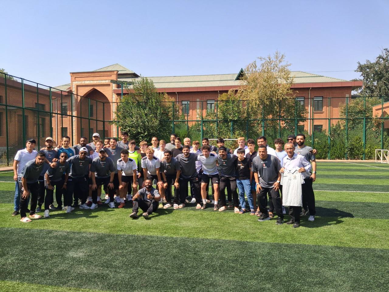 LLF ligasi Toshkentda BAA mini futbol milliy terma jamoasi bilan hamkorlikda 22-sonli Mehribonlik uyi tarbiyalanuvchilari uchun mahorat darsi tashkil etdi.