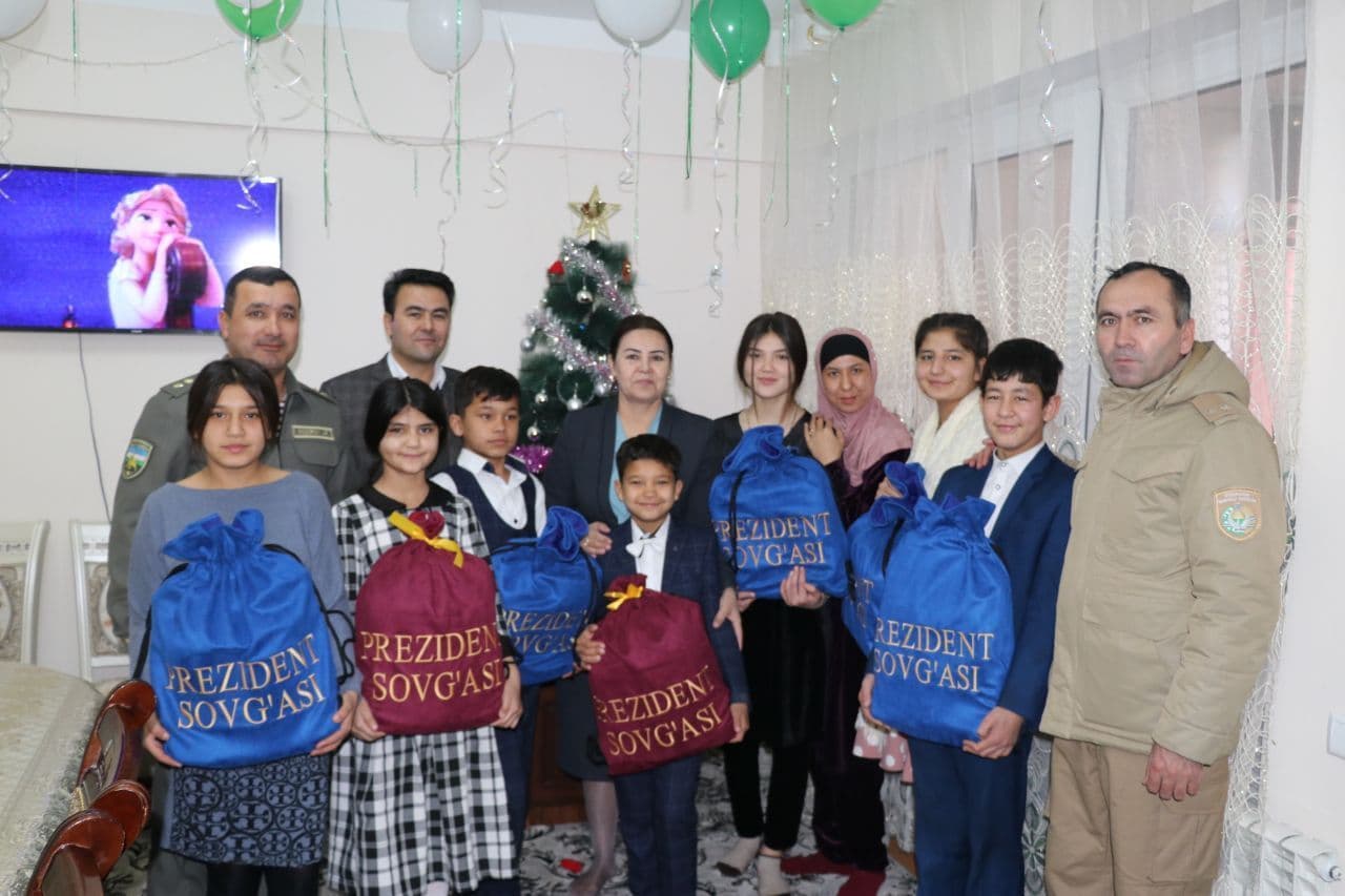 PRESIDENTIAL GIFTS ARE PRESENTED TO THEIR OWNERS