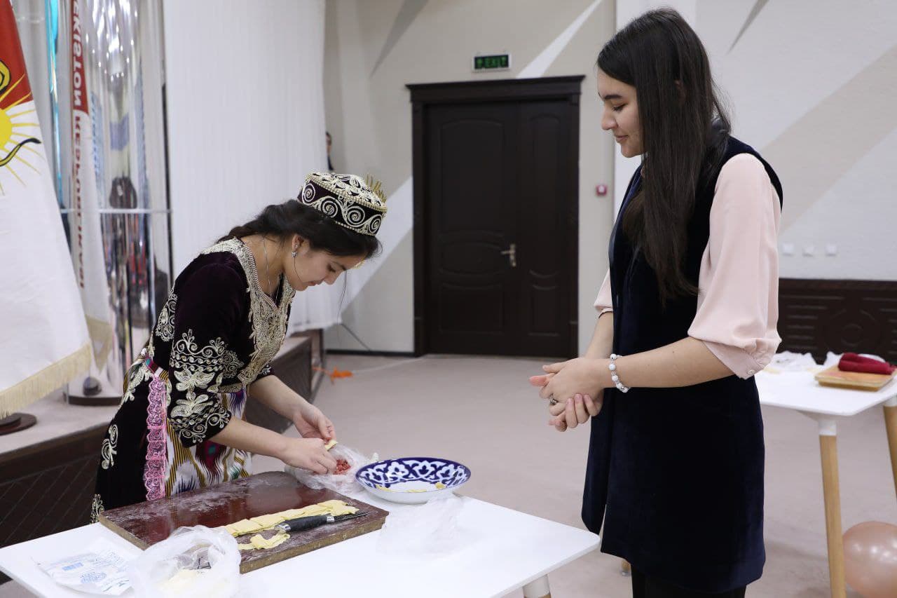 QIZLARNING BILIM VA MAHORATLARI SINOVDAN O‘TKAZILDI