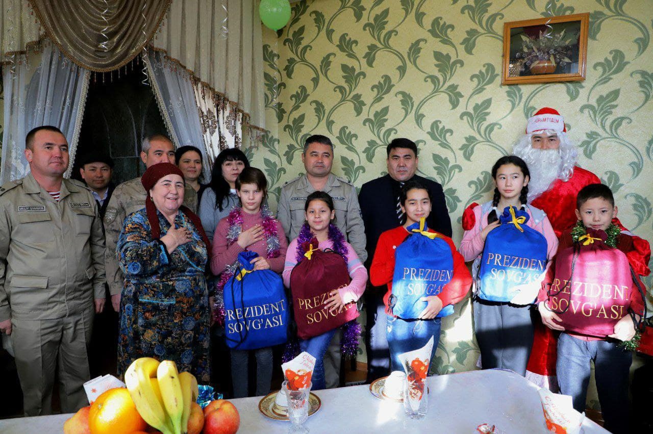 PRESIDENT'S GIFTS ARE DISTRIBUTED TO CHILDREN.