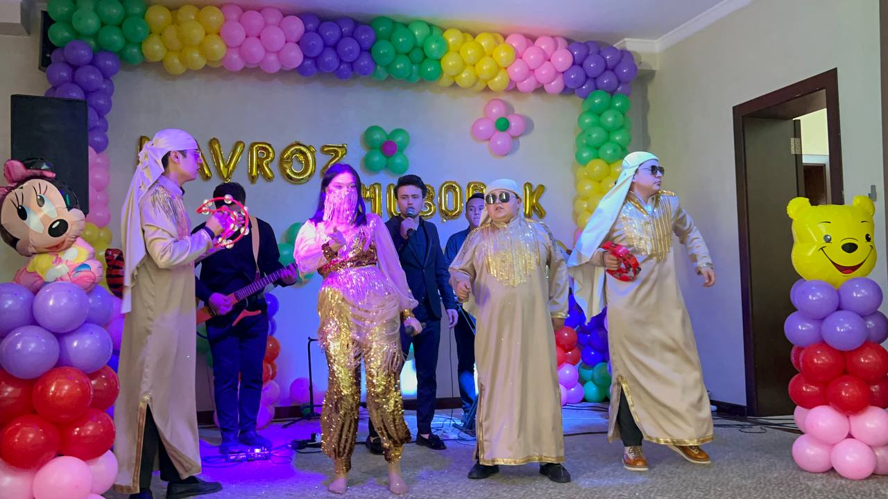 Tarbiyalanuvchilar uchun Soliq qömitasi xodimlari va estrada yulduzi tomonidan bayram dasturi tashkil etildi