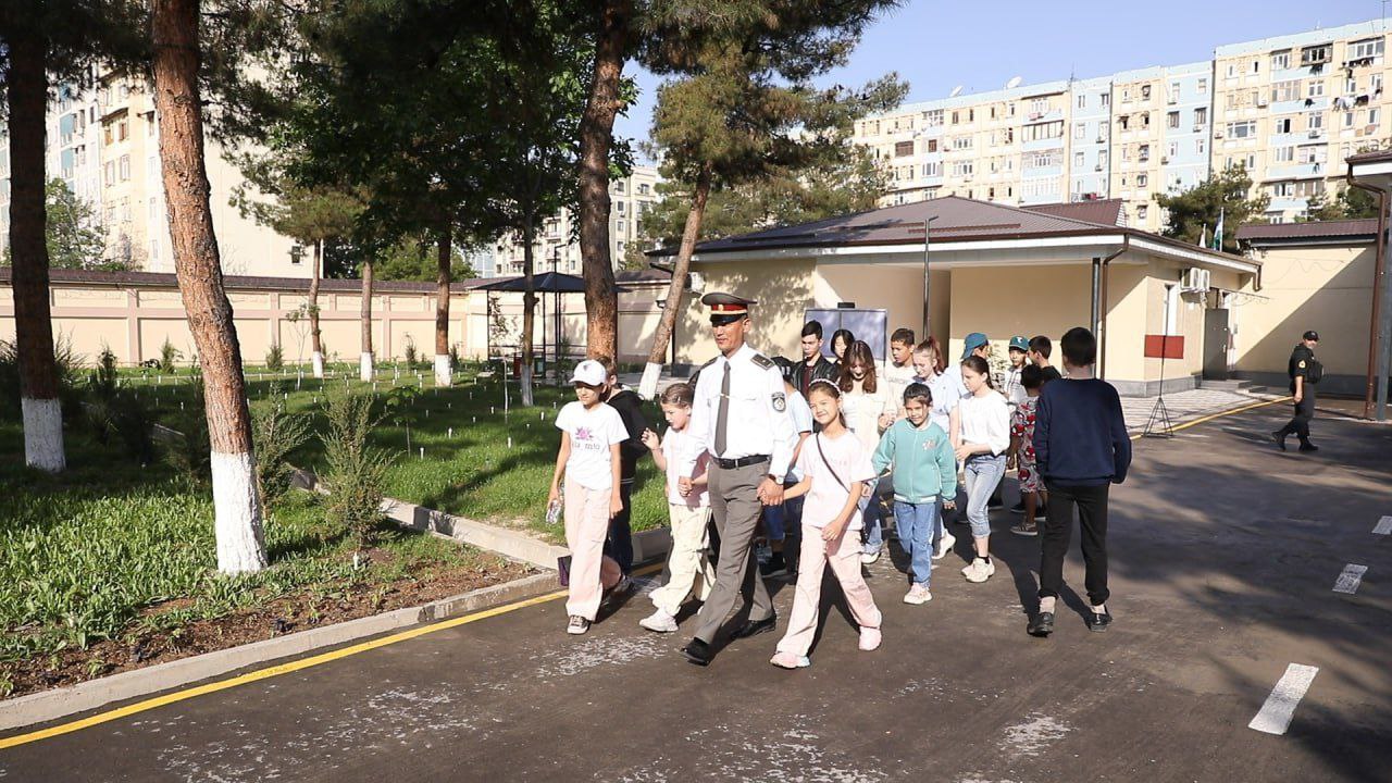 Poytaxtimizdagi Oilaviy uylar oʻgʻil-qizlari Milliy gvardiya Toshkent shahri boshqarmasi tasarrufidagi harbiy qismlarda boʻlib oʻtgan Vatanga qasamyod tadbirlarida ishtirok etib, yosh askarlar va harbiy xizmatchilarning chiqishlarini tomosha qilishdi.