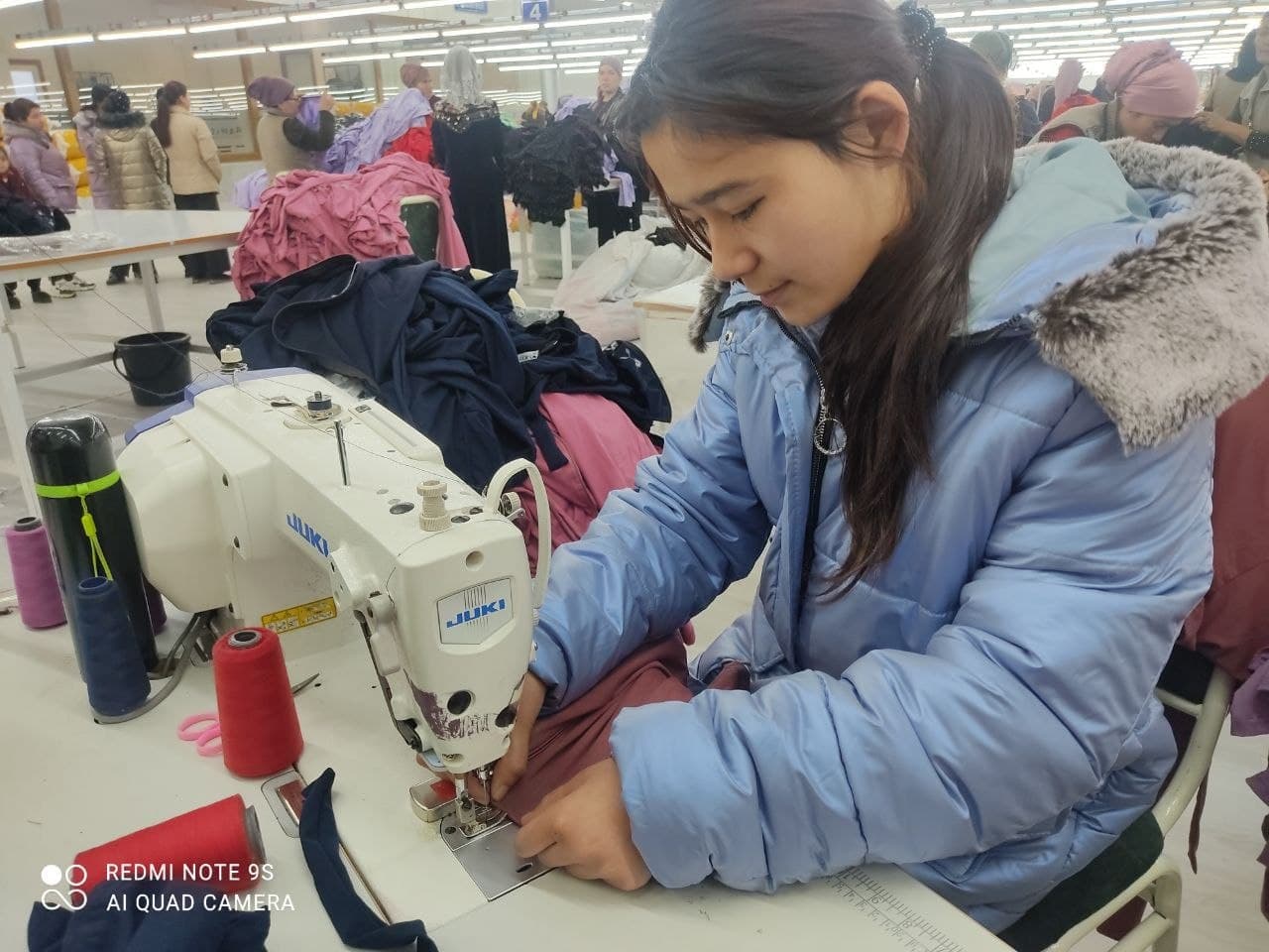 YOUNG PEOPLE ARE PROVIDED WITH PROFESSIONAL KNOWLEDGE AND ADVICE ON ENTREPRENEURSHIP
