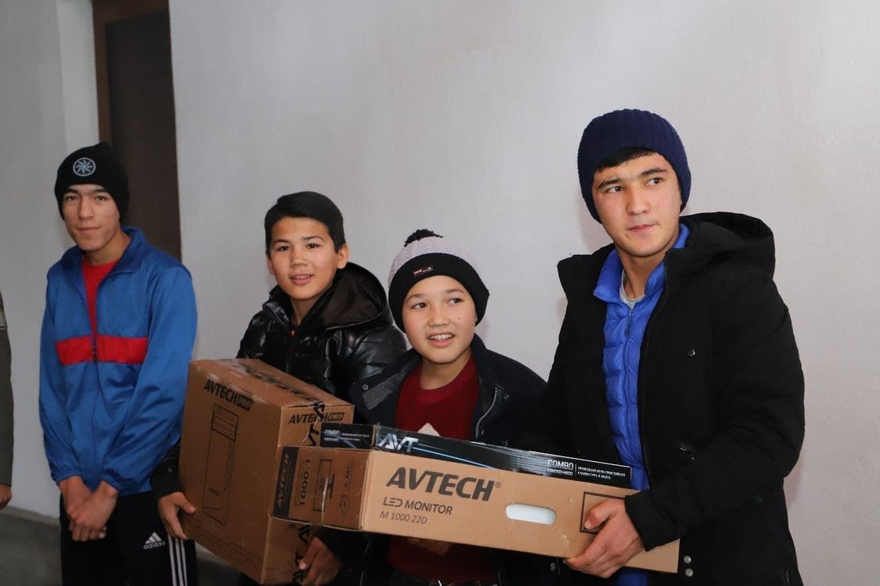 Family orphanages received holiday gifts from the governor