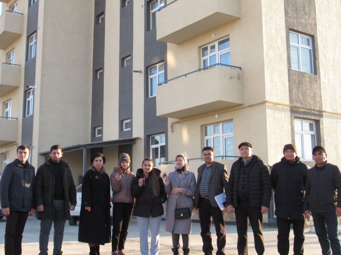 В г. Кагане Бухарской области 6 молодых людей, выросших без родителей, обеспечены современным жильем