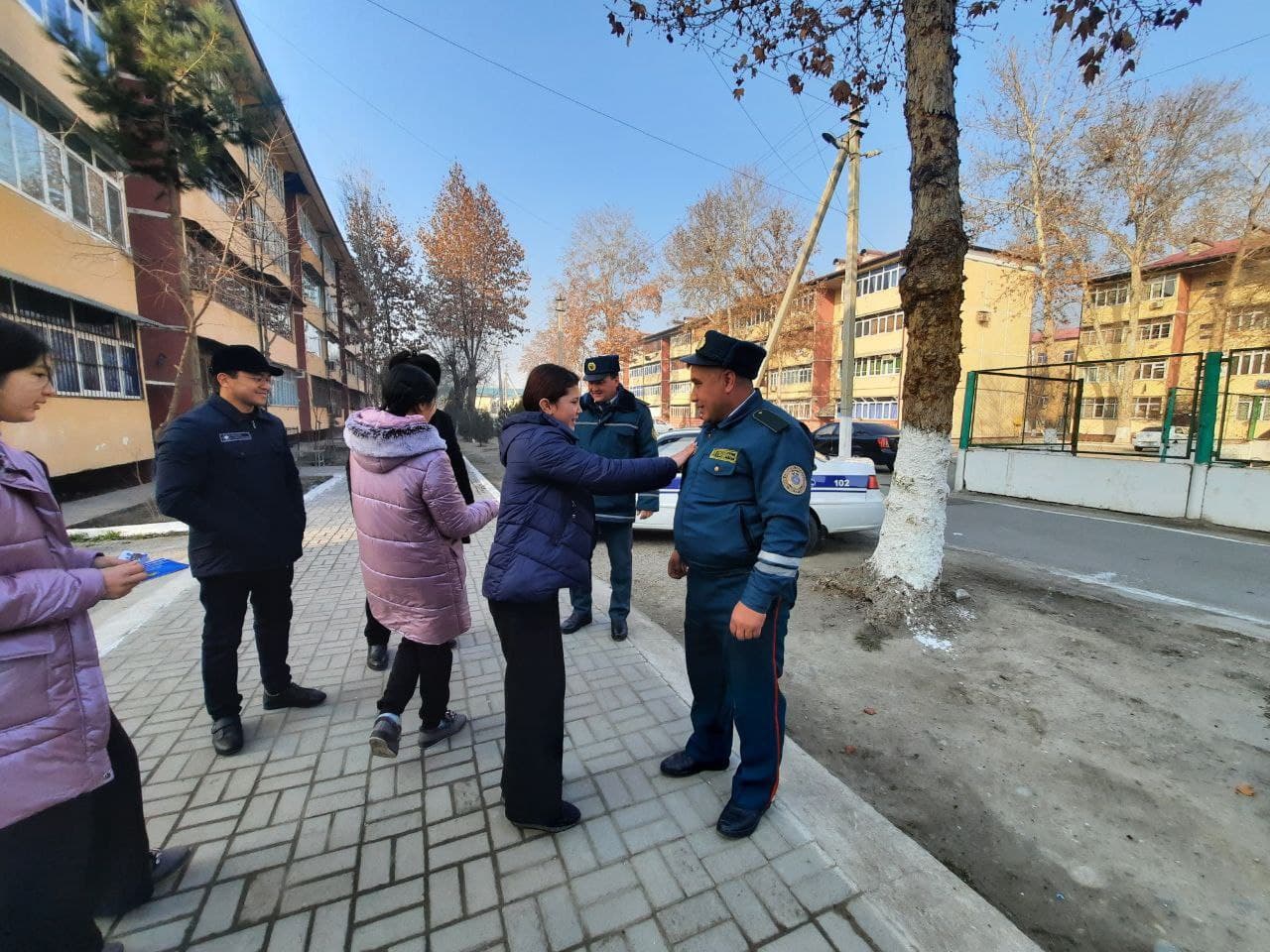 The children of the orphanage congratulate defenders of the country