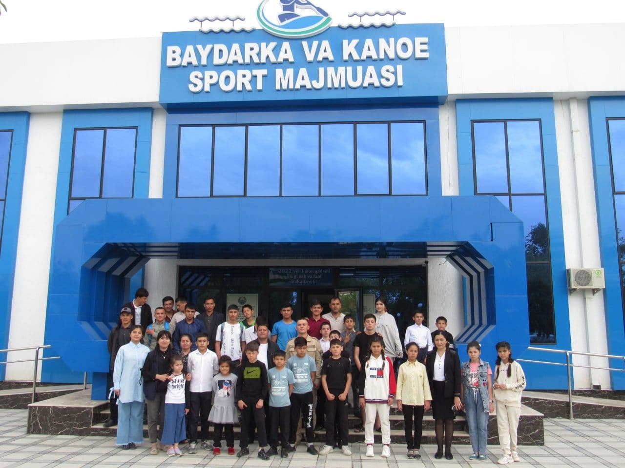 A trip of children from the "Family Orphanage" to the kayak and canoe sports complex