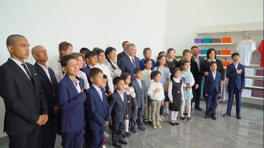 Prezident Mehribonlik uylaridan bolalarni o‘z qaramog‘iga olgan oilalarga: "O‘zbek millati ko‘p millatli xalq ekanligi, bolajon xalq ekanligi, ertangi kuniga befarq emasligiga yana bir bor butun dunyo hamjamiyatiga namuna bo‘lyapsizlar"