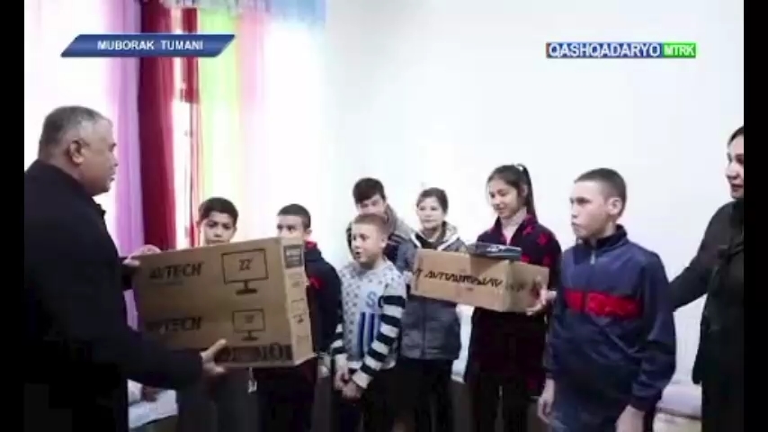 OILAVIY BOLALAR UYLARIGA VILOYAT HOKIMINING BAYRAM SOVG‘ALARI TOPSHIRILDI